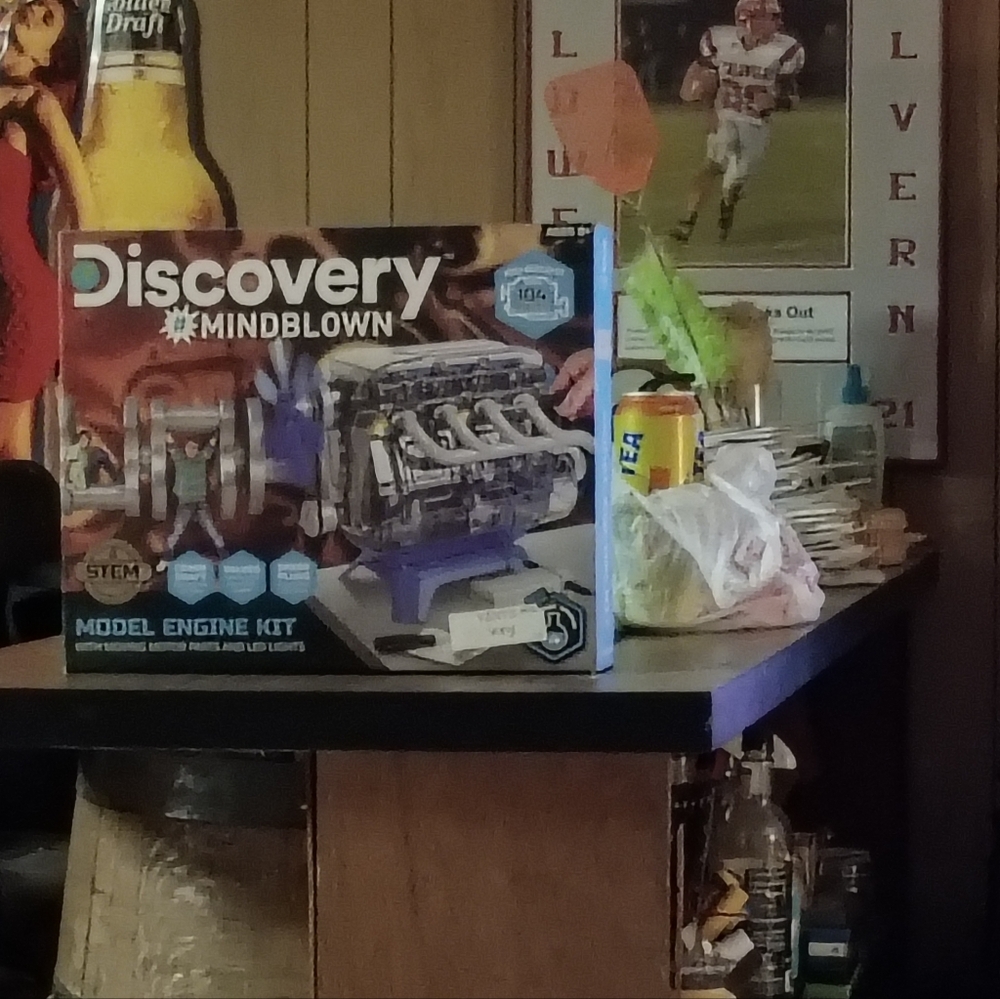 Discovery Mindblown Blue and Silver Engine Model Kit